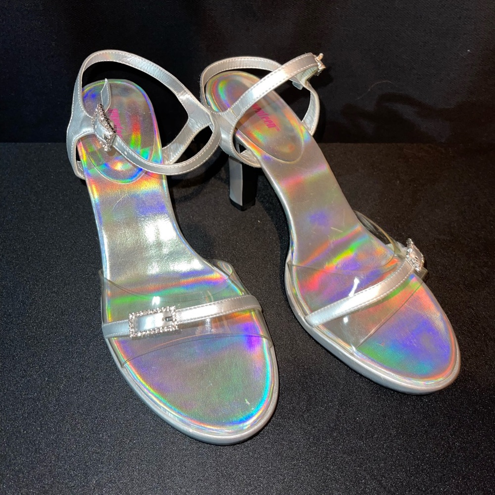 Vintage!! - Seventeen brand silver holographic platform sandals. Size 9.